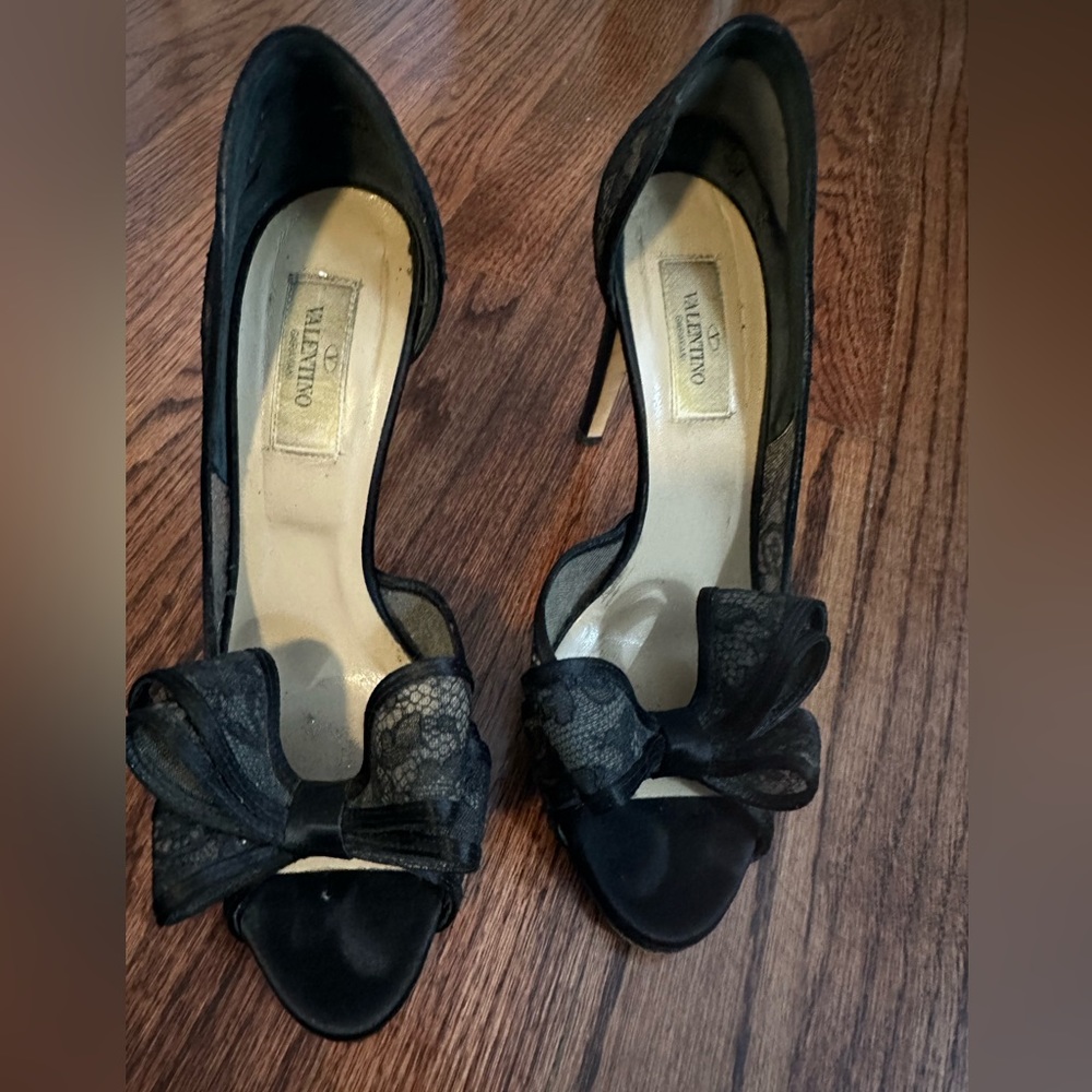 Valentino floral lace couture bow peep toe D’orsay pumps size 7.5
